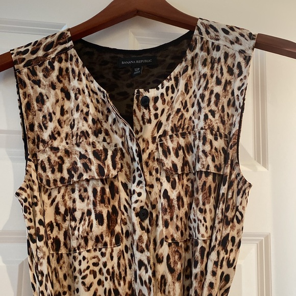 Leopard print maxi dress with belt. Banana Republic size Small - Picture 3 of 4